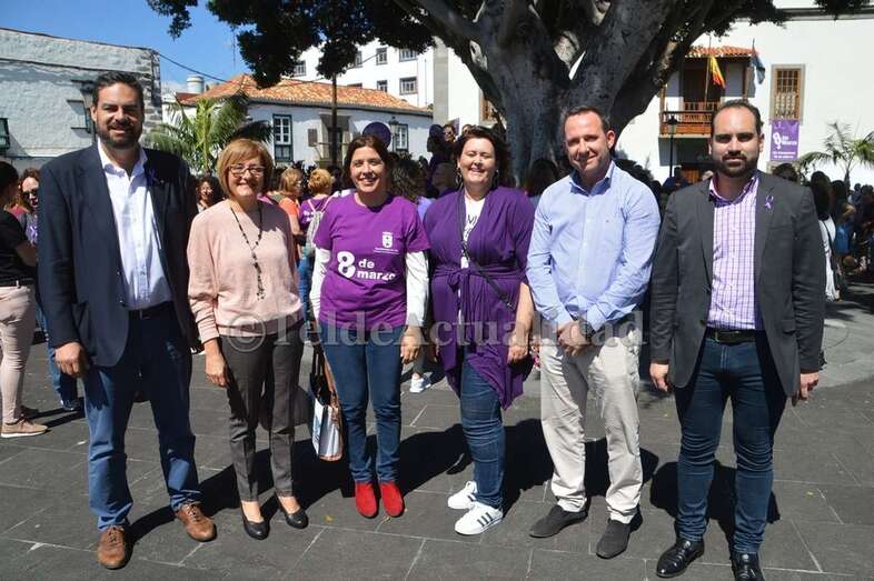 Miembros de NC de Telde en una protesta contra la violencia sexista (Foto TA)